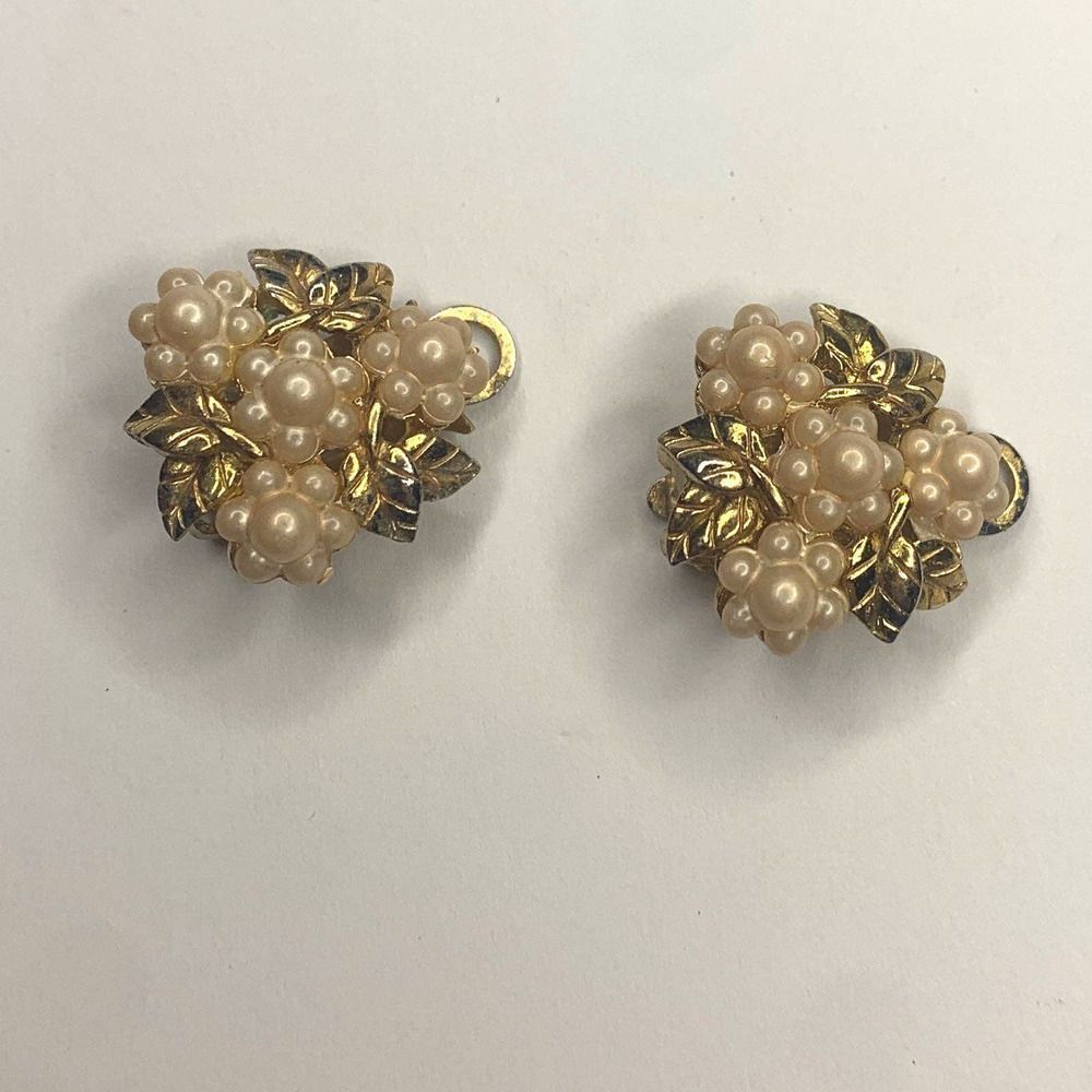 Vintage Marvella Pearl And Gold Tone Flower Clip On Earrings‎